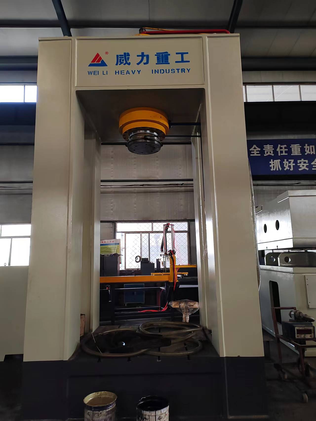 500噸龍門液壓機(jī)